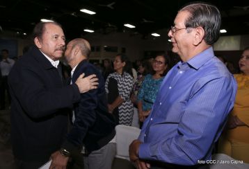 Acto de entrega de la ciudadanía nicaragüense y de la Orden Rubén Darío al pastor David Spencer