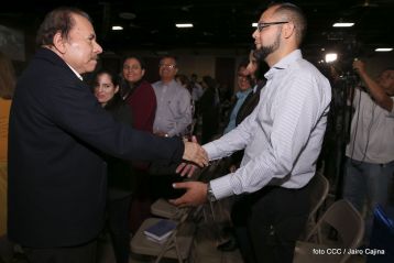 Acto de entrega de la ciudadanía nicaragüense y de la Orden Rubén Darío al pastor David Spencer