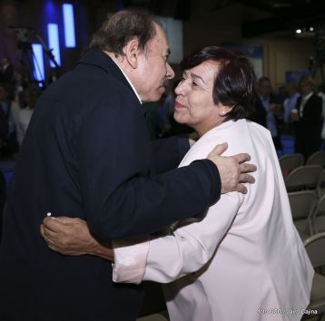 Acto de entrega de la ciudadanía nicaragüense y de la Orden Rubén Darío al pastor David Spencer