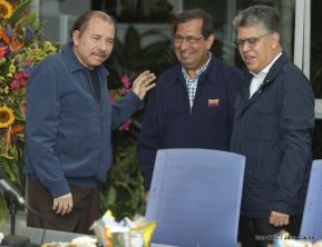 Daniel y Rosario se reúnen con Adán Chávez y Elias Jaua