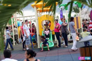 Familias disfrutan su domingo en Parque Luis Alfonso y Puerto Salvador Allende