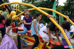 Familias disfrutan su domingo en Parque Luis Alfonso y Puerto Salvador Allende