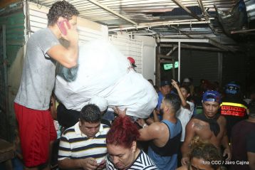 Voraz incendio en el Mercado Oriental