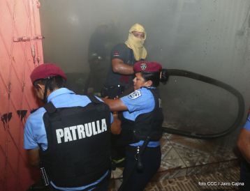 Voraz incendio en el Mercado Oriental
