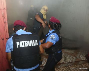 Voraz incendio en el Mercado Oriental