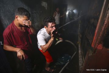 Voraz incendio en el Mercado Oriental