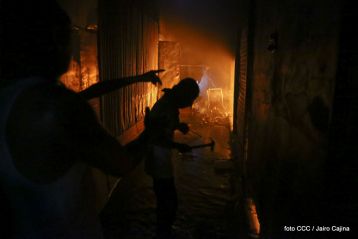Voraz incendio en el Mercado Oriental