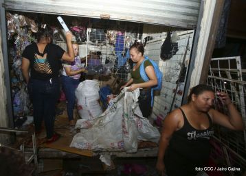 Voraz incendio en el Mercado Oriental