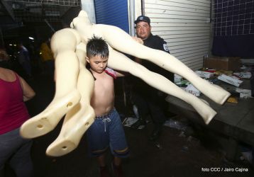 Voraz incendio en el Mercado Oriental