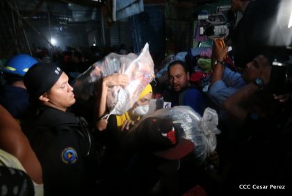 Voraz incendio en el Mercado Oriental