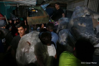 Voraz incendio en el Mercado Oriental