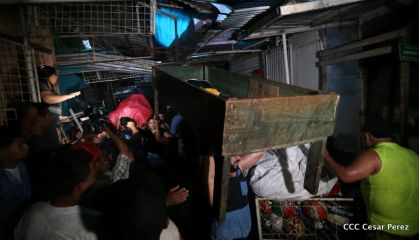 Voraz incendio en el Mercado Oriental