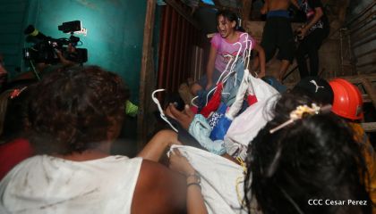 Voraz incendio en el Mercado Oriental