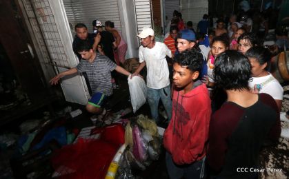 Voraz incendio en el Mercado Oriental
