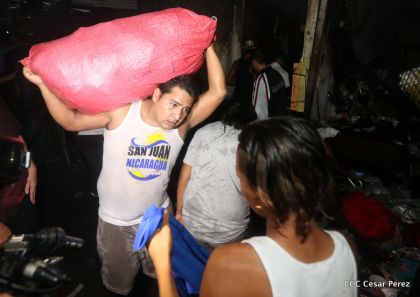 Voraz incendio en el Mercado Oriental