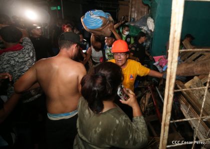 Voraz incendio en el Mercado Oriental