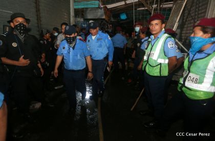 Voraz incendio en el Mercado Oriental