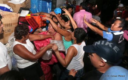 Voraz incendio en el Mercado Oriental