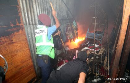 Voraz incendio en el Mercado Oriental