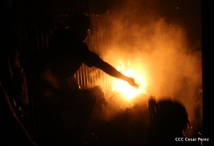 Voraz incendio en el Mercado Oriental