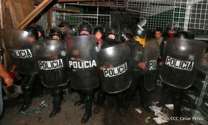 Voraz incendio en el Mercado Oriental