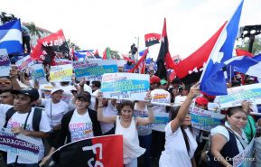 Miles claman por la Paz y la No Violencia