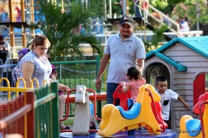 Familias celebran en paz y amor el primero de Mayo en espacios de recreación construidos por el Gobierno