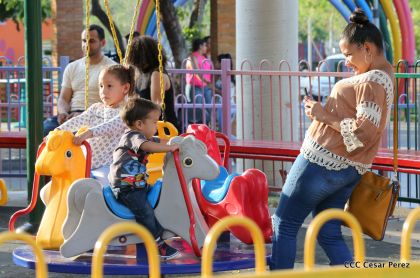 Familias celebran en paz y amor el primero de Mayo en espacios de recreación construidos por el Gobierno