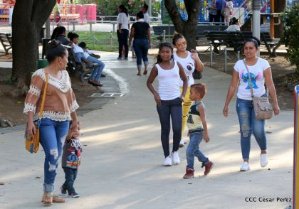 Familias celebran en paz y amor el primero de Mayo en espacios de recreación construidos por el Gobierno