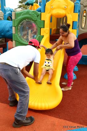 Familias celebran en paz y amor el primero de Mayo en espacios de recreación construidos por el Gobierno