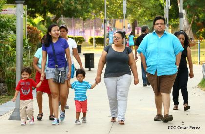 Familias celebran en paz y amor el primero de Mayo en espacios de recreación construidos por el Gobierno