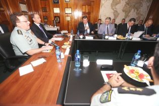 Delegación sostiene encuentro con Comandancia del Ejército