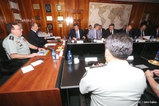 Delegación sostiene encuentro con Comandancia del Ejército