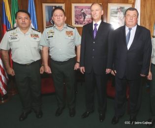 Delegación sostiene encuentro con Comandancia del Ejército