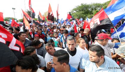 Daniel y Rosario se funden en abrazo solidario con las Madres en Oración y Cantata por la Paz