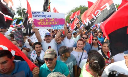 Daniel y Rosario se funden en abrazo solidario con las Madres en Oración y Cantata por la Paz