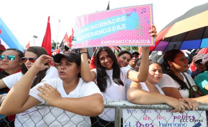 Daniel y Rosario se funden en abrazo solidario con las Madres en Oración y Cantata por la Paz