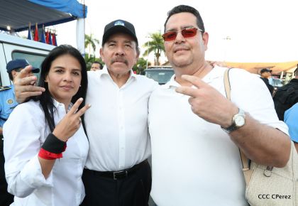 Daniel y Rosario se funden en abrazo solidario con las Madres en Oración y Cantata por la Paz
