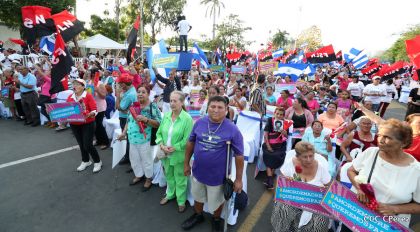 Daniel y Rosario se funden en abrazo solidario con las Madres en Oración y Cantata por la Paz