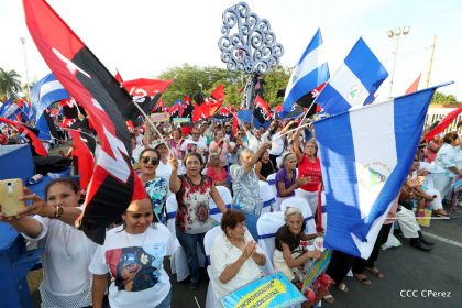 Daniel y Rosario se funden en abrazo solidario con las Madres en Oración y Cantata por la Paz