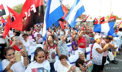 Daniel y Rosario se funden en abrazo solidario con las Madres en Oración y Cantata por la Paz