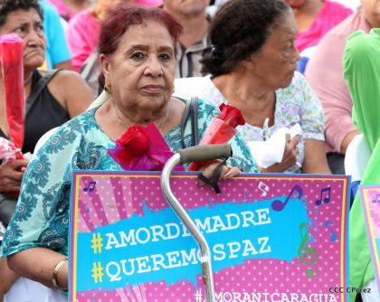 Daniel y Rosario se funden en abrazo solidario con las Madres en Oración y Cantata por la Paz