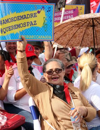 Daniel y Rosario se funden en abrazo solidario con las Madres en Oración y Cantata por la Paz
