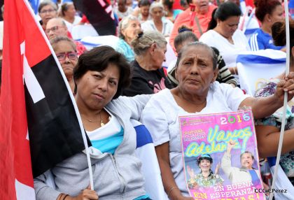 Daniel y Rosario se funden en abrazo solidario con las Madres en Oración y Cantata por la Paz
