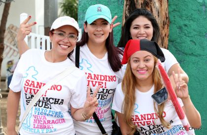 Daniel y Rosario se funden en abrazo solidario con las Madres en Oración y Cantata por la Paz