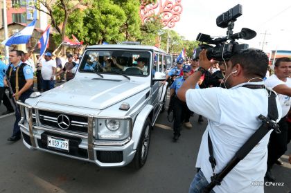 Daniel y Rosario se funden en abrazo solidario con las Madres en Oración y Cantata por la Paz