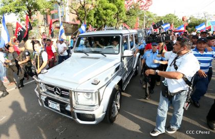 Daniel y Rosario se funden en abrazo solidario con las Madres en Oración y Cantata por la Paz
