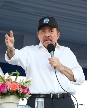 Daniel y Rosario se funden en abrazo solidario con las Madres en Oración y Cantata por la Paz