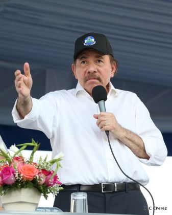 Daniel y Rosario se funden en abrazo solidario con las Madres en Oración y Cantata por la Paz