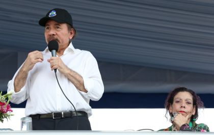 Daniel y Rosario se funden en abrazo solidario con las Madres en Oración y Cantata por la Paz